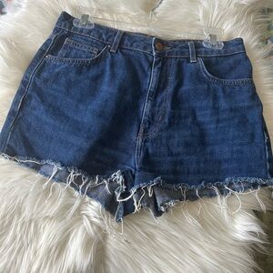 Forever 21 frayed blue jeans shorts size 26